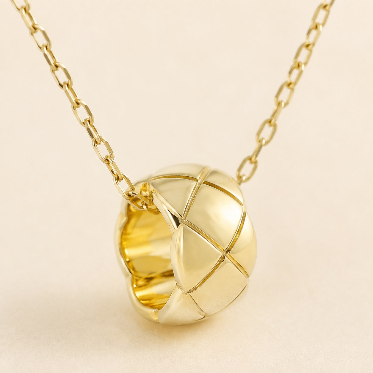 PARISTORY Gold-Tone Sculptural Pendant Necklace with Quilted Lattice Design