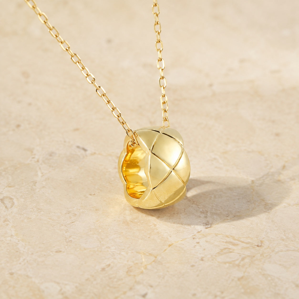 PARISTORY Gold-Tone Sculptural Pendant Necklace with Quilted Lattice Design
