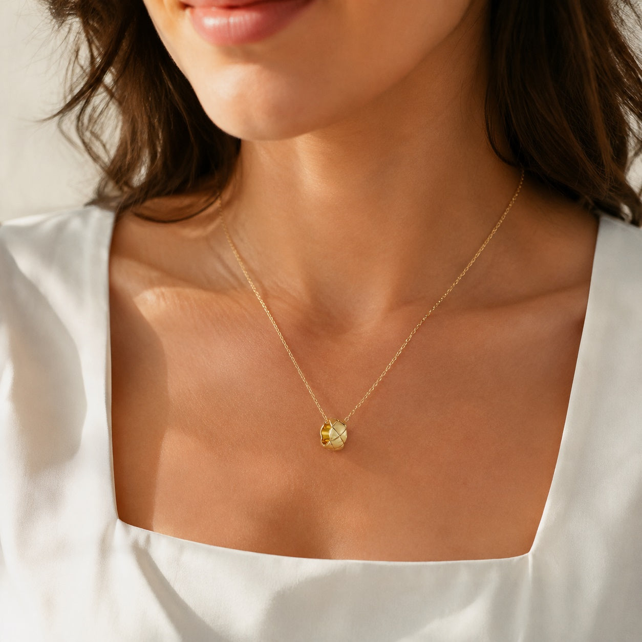 PARISTORY Gold-Tone Sculptural Pendant Necklace with Quilted Lattice Design